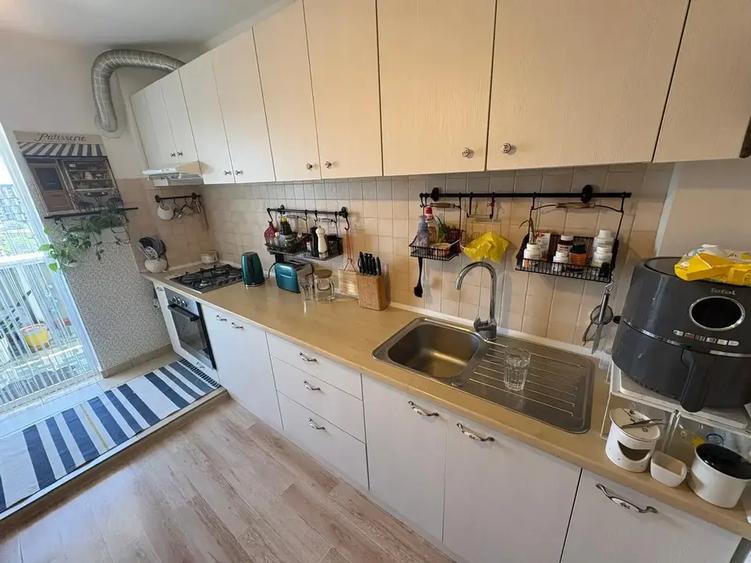 Apartament cu 3 camere decomandat, mobilat în Pantelimon