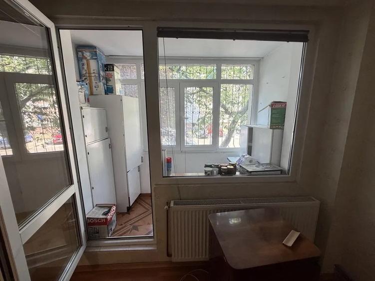 Apartament cu 3 camere semidecomandat în Drumul Taberei
