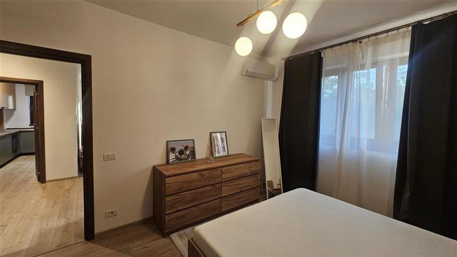 Apartament cu 2 camere semidecomandat, mobilat în Pajura