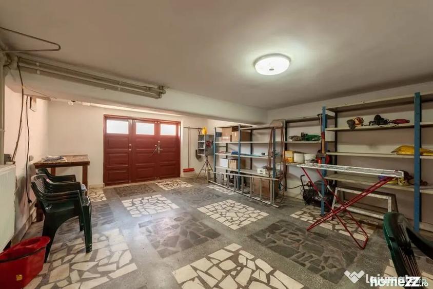 Casă cu 7 camere cu Teren 350 Mp în Central