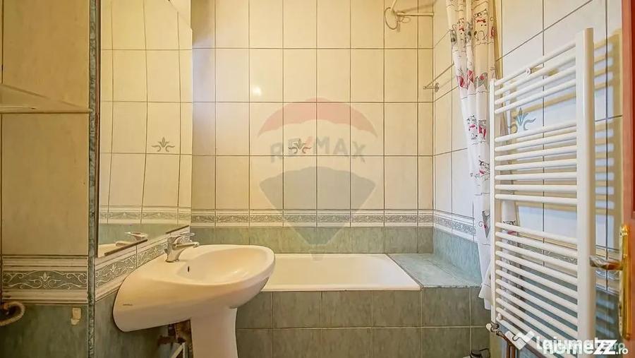 Apartament cu 3 camere decomandat în Astra