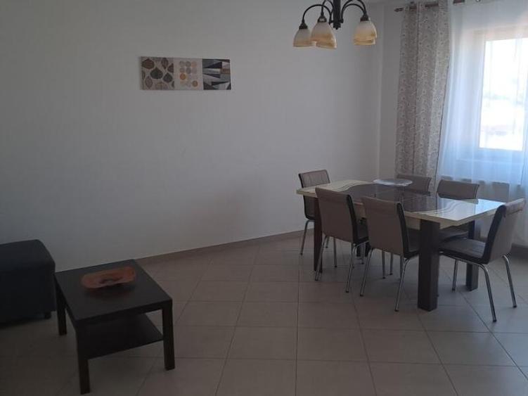 Apartament cu 2 camere decomandat, mobilat în Parcul Carol