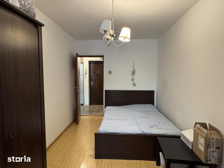 Apartament cu 3 camere semidecomandat în Central