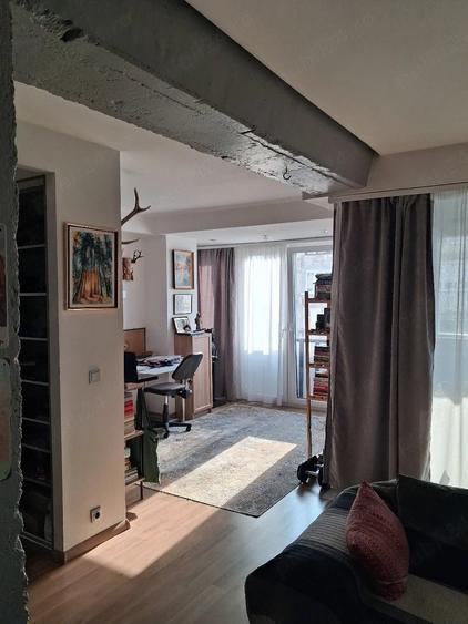Apartament cu 3 camere semidecomandat în Circumvalațiunii