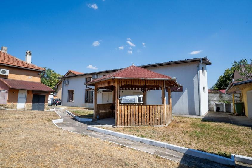 Casă individuală cu 6 camere cu Canalizare în Calea Clujului