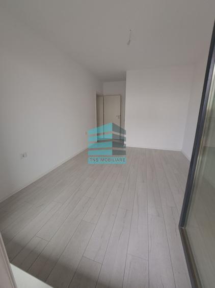Apartament cu 4 camere decomandat în Titan