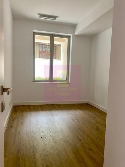 Apartament cu 4 camere decomandat în Rosetti