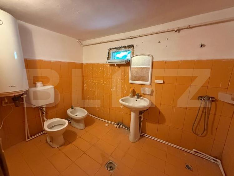 Casă individuală cu 5 camere cu Canalizare în Nord-Est