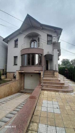 Casă cu 4 camere cu Teren 388 Mp în Central
