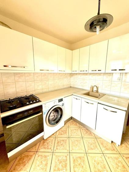 Apartament cu 3 camere decomandat, mobilat în Girocului