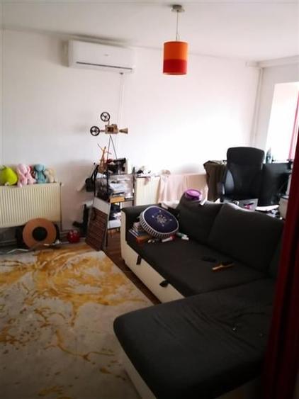 Apartament cu 3 camere decomandat, mobilat în Colentina