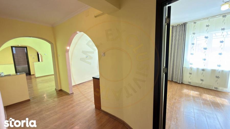 Apartament cu 3 camere semidecomandat în Central