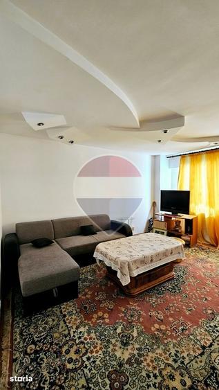 Apartament cu 3 camere, mobilat în Precista