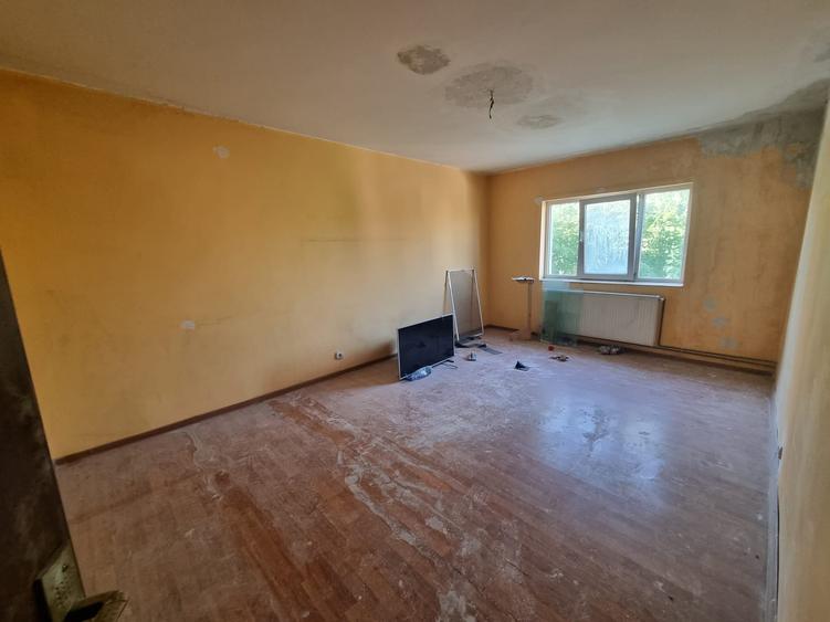 Apartament cu 2 camere decomandat în Tomești