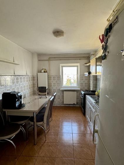 Apartament cu 4 camere decomandat în Prundu
