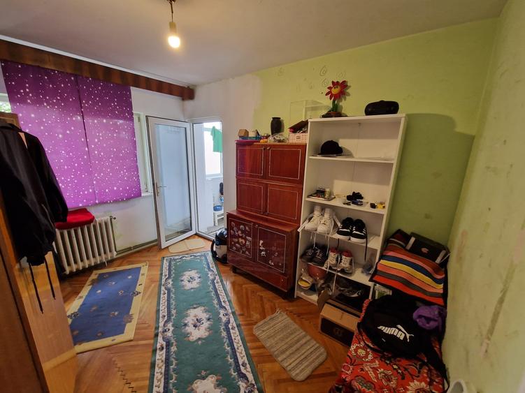 Apartament cu 4 camere decomandat în Mărăști