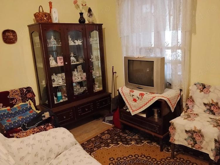 Casă cu Teren 558 Mp în Ișalnița