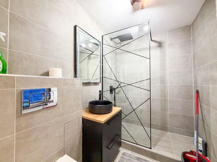 Apartament cu 3 camere semidecomandat în Mărăști