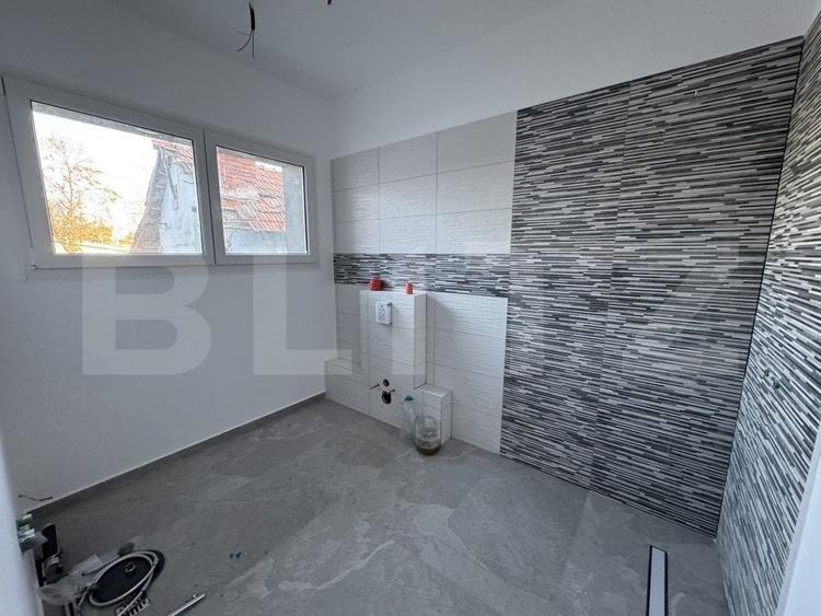 Casă individuală cu 6 camere cu Canalizare în Exterior Est