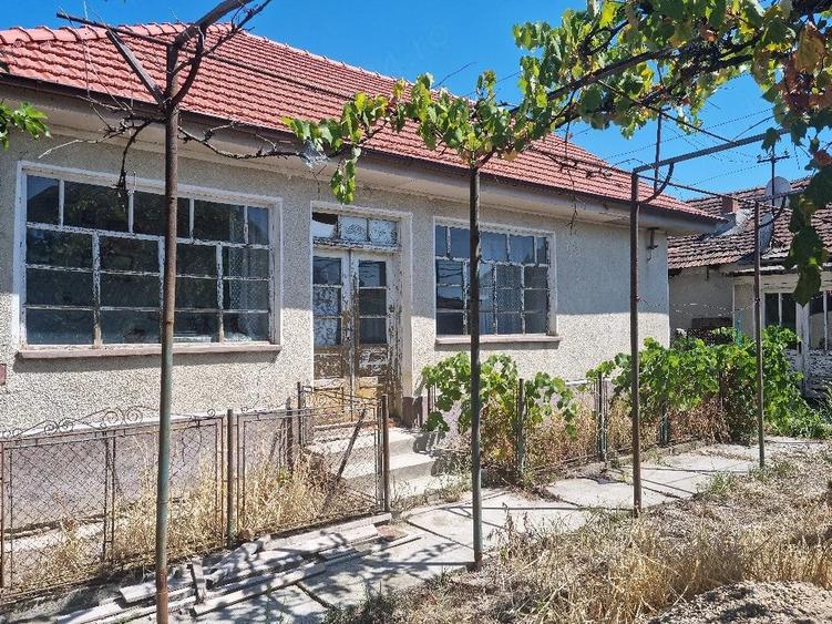 Casă cu Teren 1600 Mp în Ianoșda