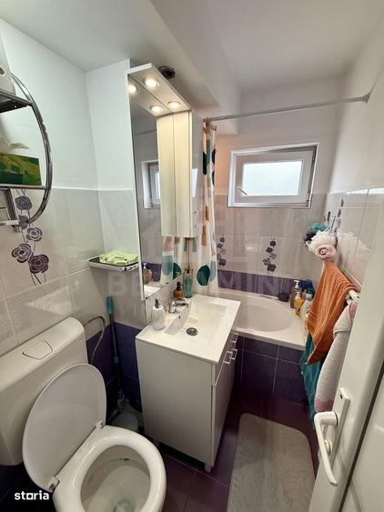 Apartament cu 3 camere semidecomandat în Craiovița Nouă