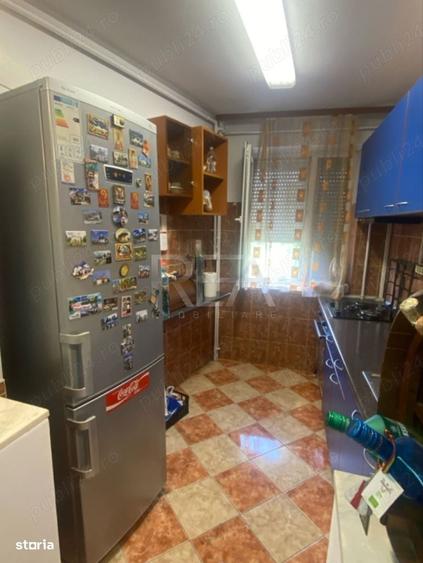 Apartament cu 3 camere semidecomandat în 1 Decembrie 1918