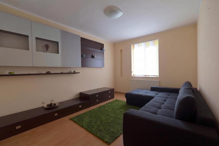 Apartament cu 2 camere decomandat în Universitate