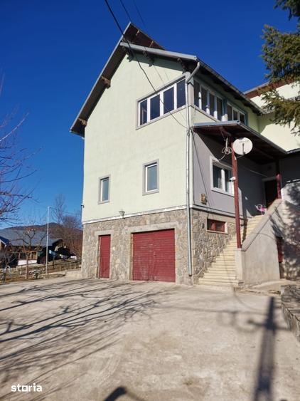 Casă cu 5 camere cu Teren 1000 Mp în Comarnic