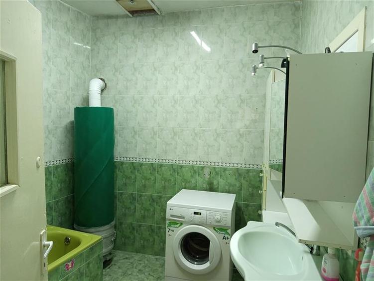 Casă individuală cu 12 camere cu Canalizare în Central