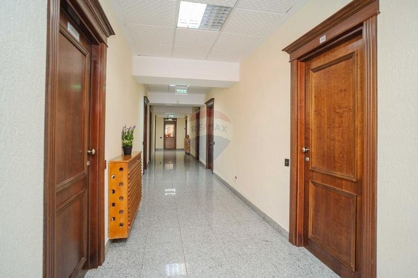 Hotel/Pensiune, de 1,855 mp, în Central