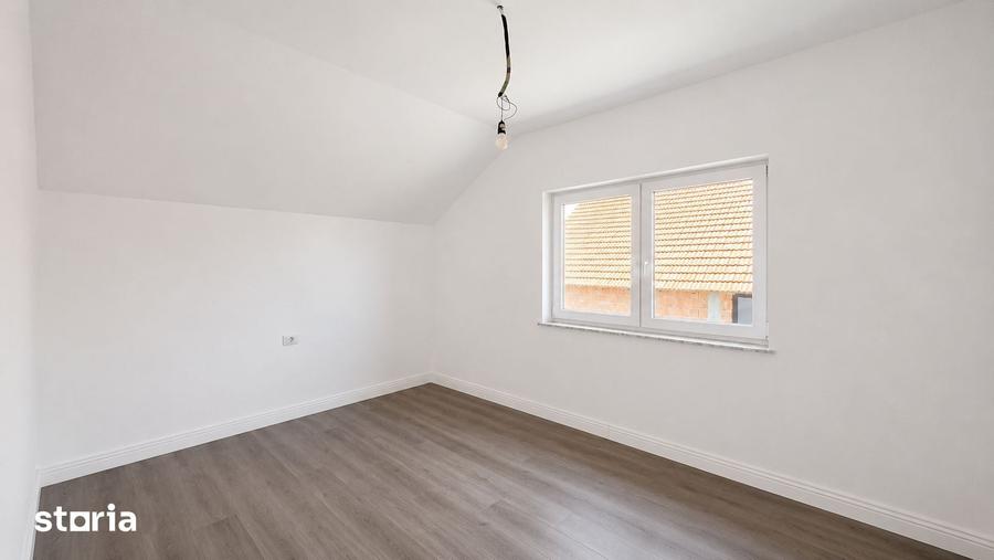 Casă cu 4 camere cu Teren 528 Mp în Sânmihaiu Român