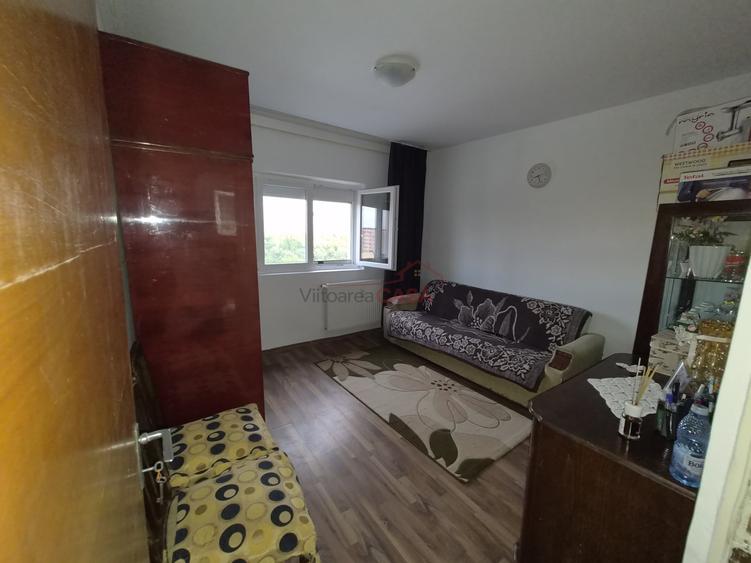 Apartament cu 3 camere decomandat în Teiul Doamnei