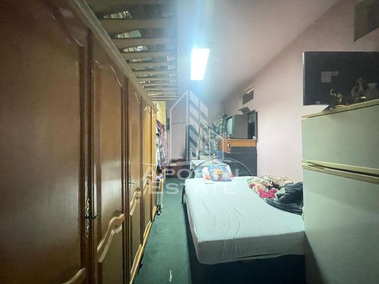 Casă individuală cu 6 camere cu Canalizare în Pârneava