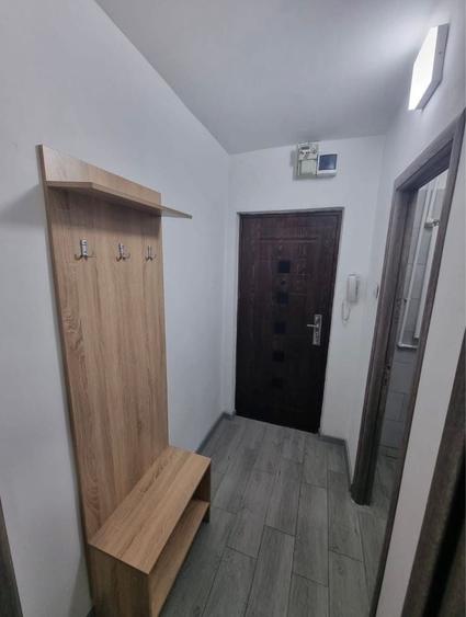 Garsonieră semidecomandată în Craiovița Nouă