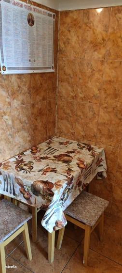 Apartament cu 3 camere decomandat, mobilat în Calea București