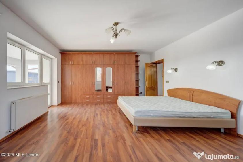 Casă cu 7 camere cu Teren 1120 Mp în Pipera