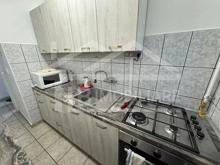Apartament cu 3 camere semidecomandat în 7 Noiembrie