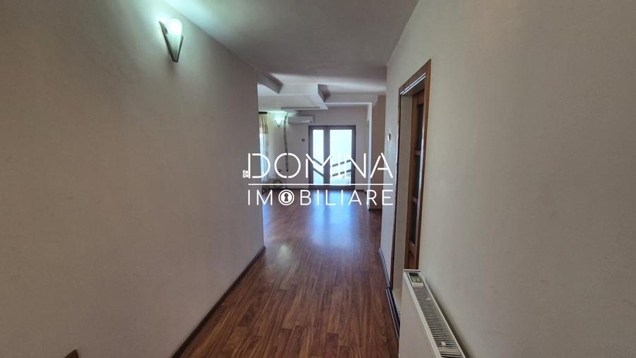 Casă individuală cu 7 camere cu Teren 1300 Mp în Vest