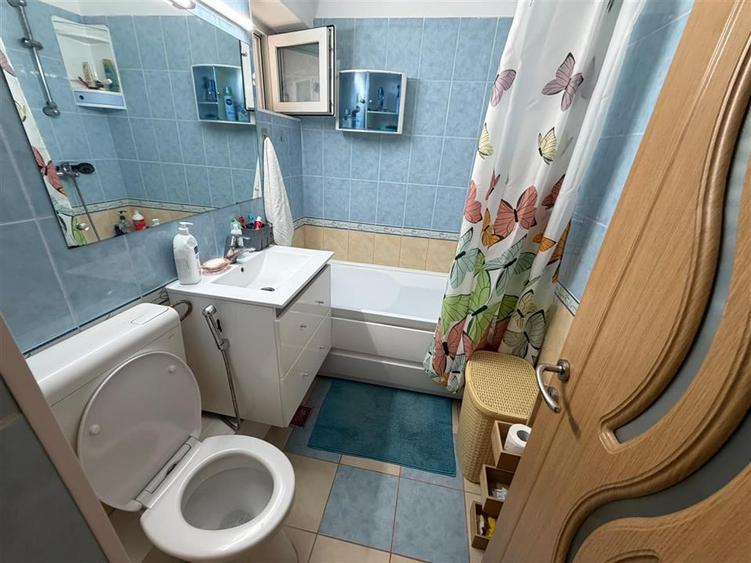 Apartament cu 3 camere decomandat, mobilat în Ultracentral