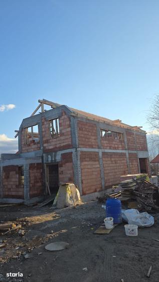 Casă cu 5 camere cu Teren 1100 Mp în Ciurila