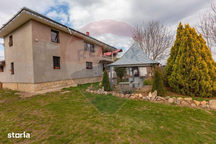 Casă cu 7 camere cu Teren 1020 Mp în Mărgineni