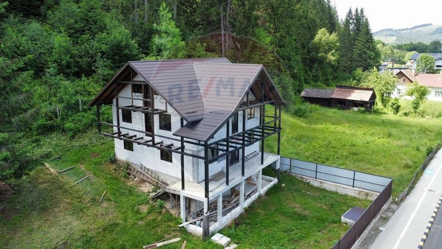 Casă cu 7 camere cu Teren 300 Mp în Voroneț