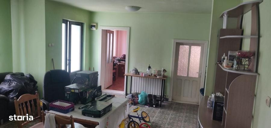 Casă cu 4 camere în Sânnicoară
