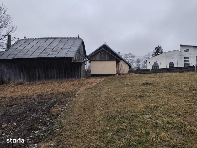 Teren de 2400 mp, în Moara