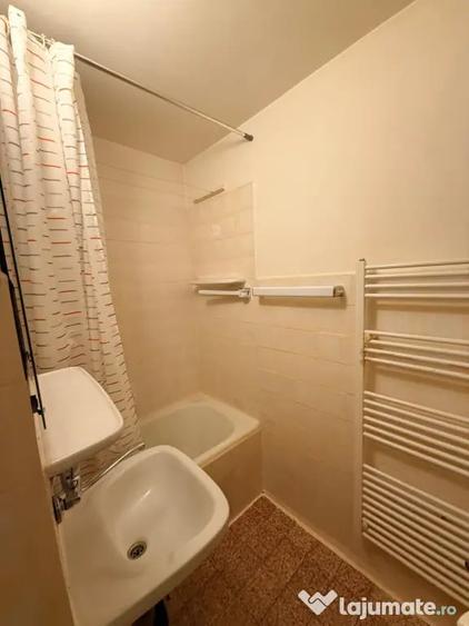 Garsonieră decomandată în Central