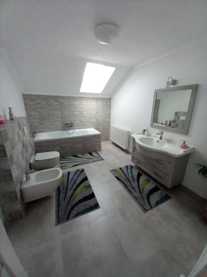 Casă cu 4 camere în Central