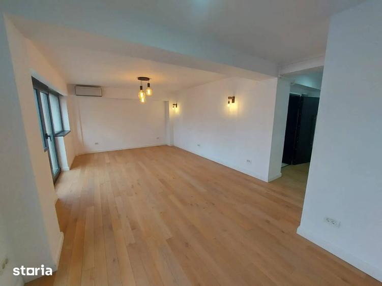 Apartament cu 3 camere decomandat în Polonă
