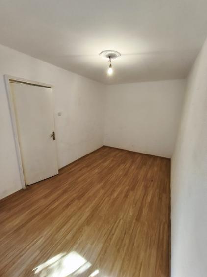 Apartament cu 2 camere semidecomandat în Km 4-5