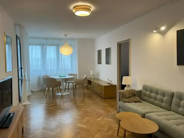 Apartament cu 3 camere semidecomandat, mobilat în Vatra Luminoasă