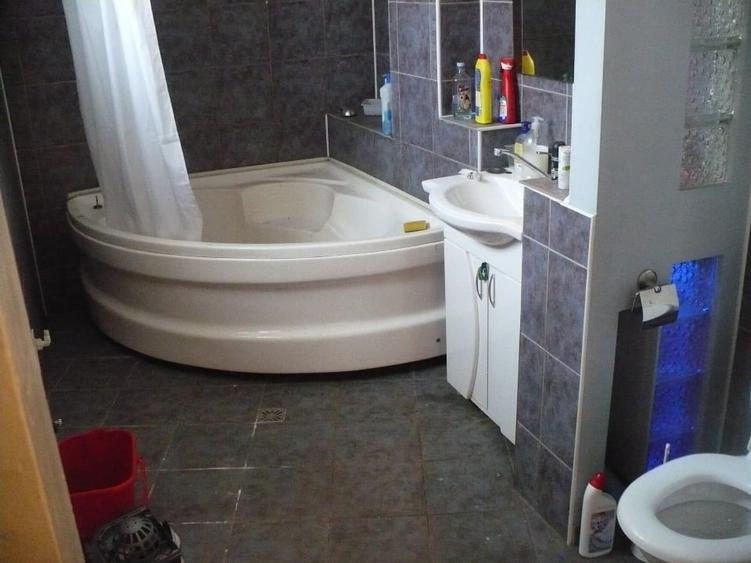 Casă individuală cu 4 camere cu Canalizare în Ronaț